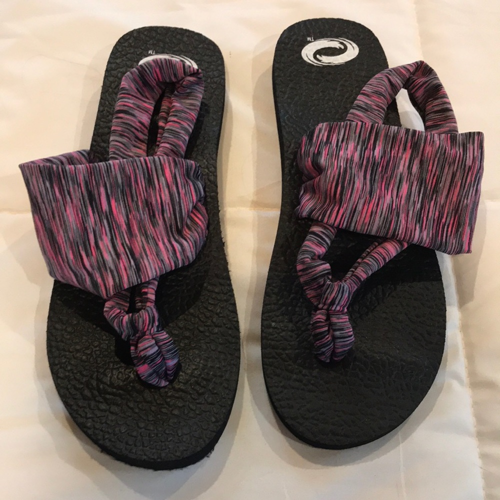 Sandals, size 8, variegated pink, gray, black. New